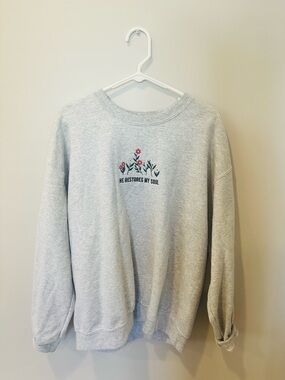 Gildan Light Gray Sweatshirt with Floral Embroidery